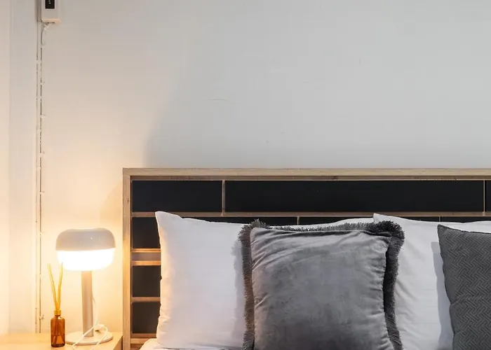 Arun Sa Wad House Lad Phrao 5beds Netflix Youtube Apartment Bangkok